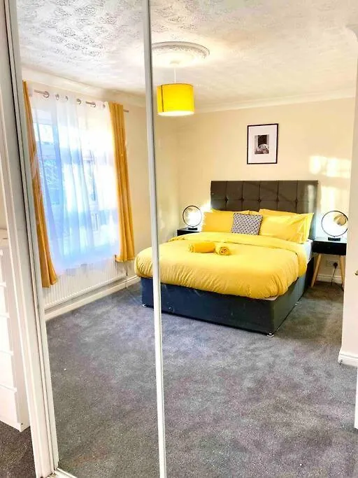 Smartrips Beckton Townhouse With Parking Apartment London 0*,